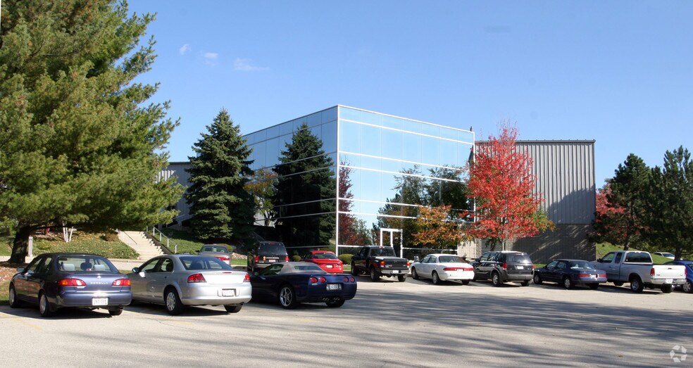 200 E Sheridan Springs Rd, Lake Geneva, WI for sale - Building Photo - Image 1 of 1