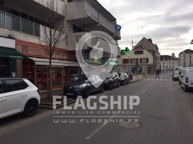 Retail in Longjumeau for lease - Building Photo - Image 3 of 4