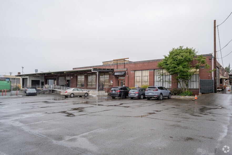 5015-5025 Colorado Ave S, Seattle, WA for lease - Primary Photo - Image 1 of 112