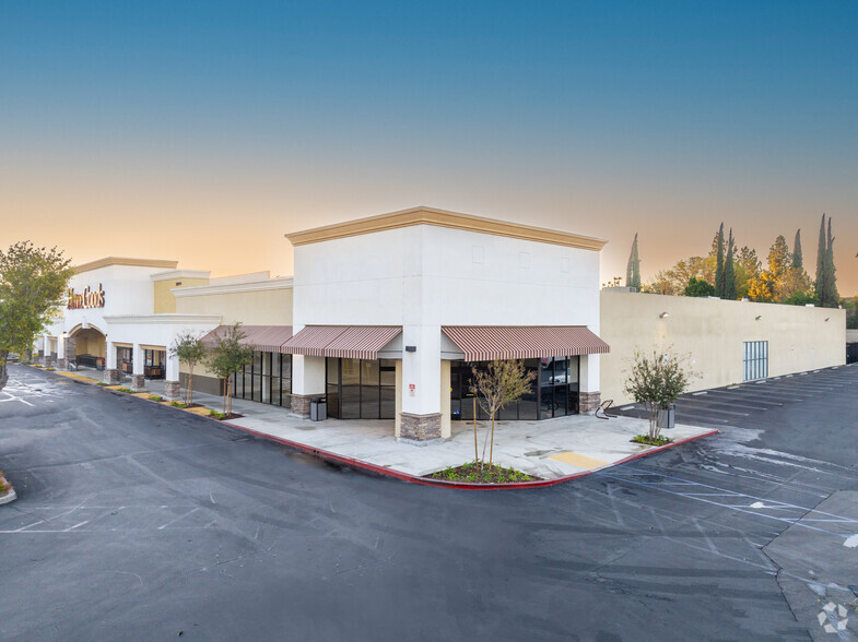 22828-22968 Victory Blvd, Woodland Hills, CA for lease - Building Photo - Image 1 of 12