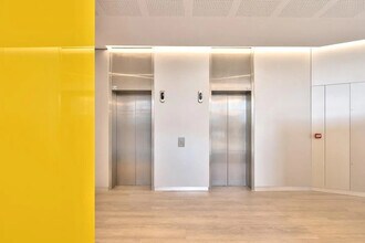 Office in Vélizy-Villacoublay for lease Interior Photo- Image 1 of 7