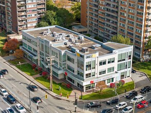 180 Pl De La Côte-Vertu, Montréal, QC - AERIAL  map view
