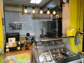 Retail in Madrid, Madrid for lease Interior Photo- Image 1 of 6