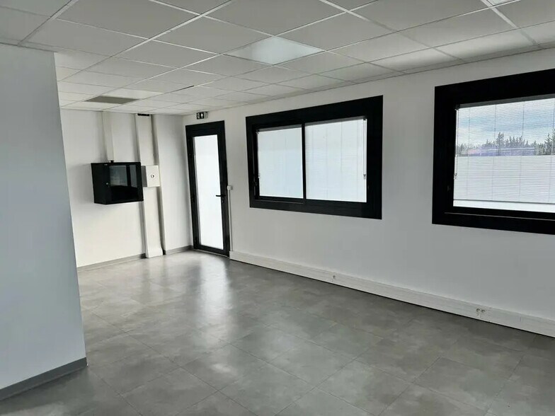 Office in Avignon for lease - Building Photo - Image 3 of 4