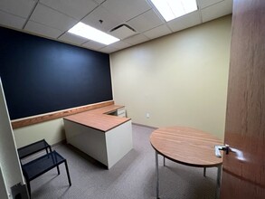 100 Lincoln Sq, Urbana, IL for lease Interior Photo- Image 2 of 7