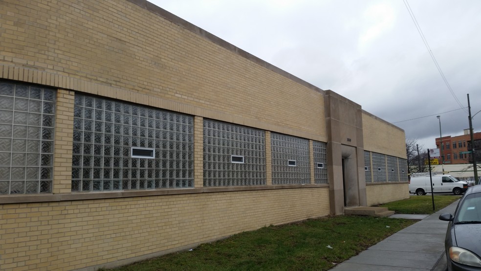 3301 W Addison St, Chicago, IL for sale - Building Photo - Image 1 of 1