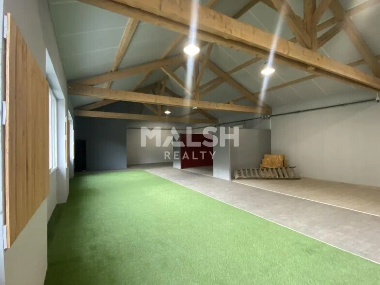 Office in Vienne for lease - Building Photo - Image 2 of 4