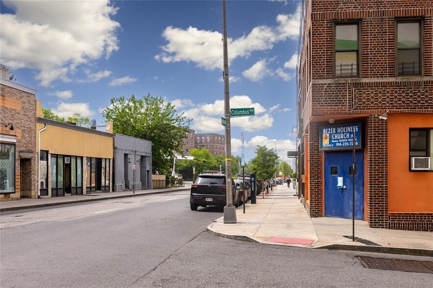 375 Huguenot St, New Rochelle, NY for sale - Building Photo - Image 3 of 13