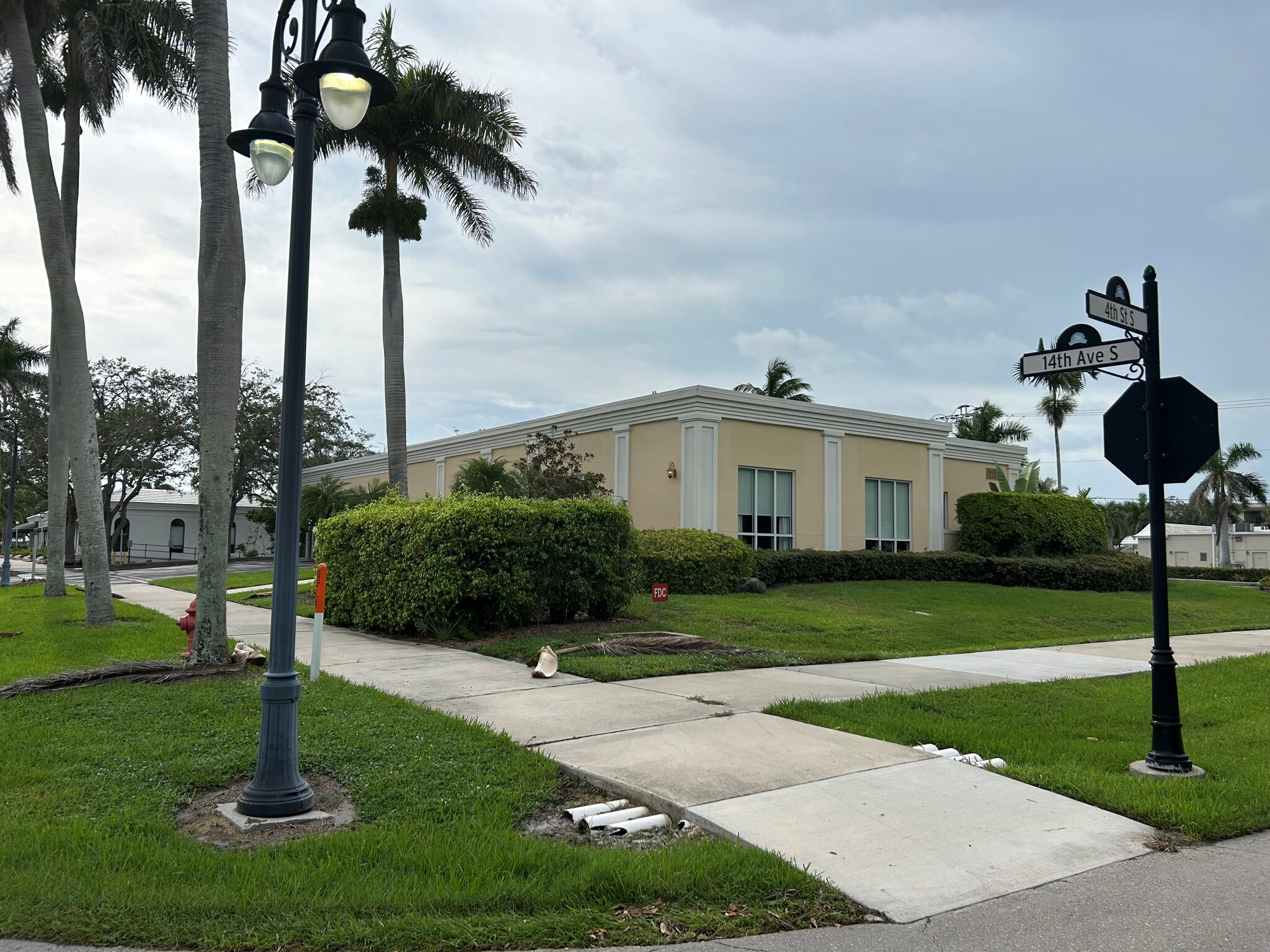 385 14th Ave S, Naples, FL for lease Building Photo- Image 1 of 3