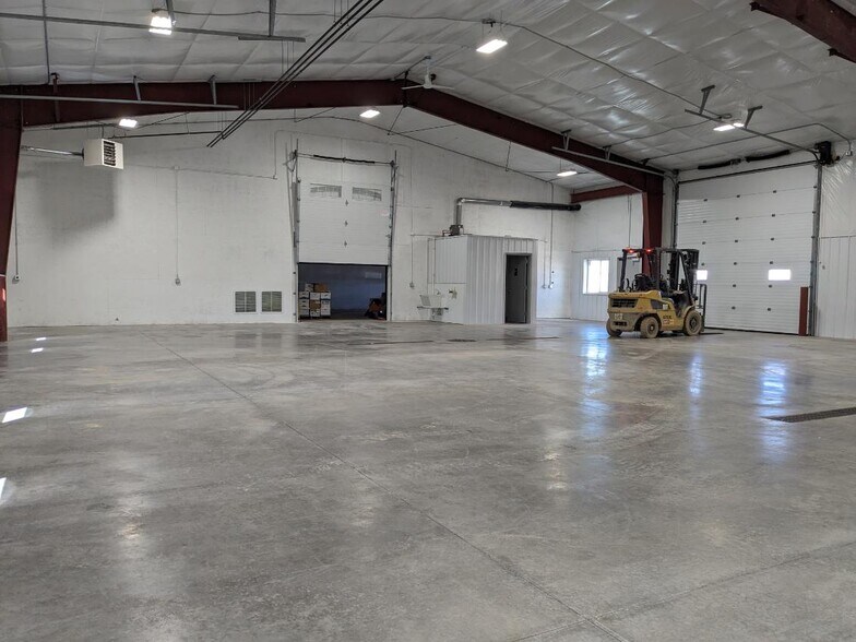 910-912 Randolph Dr, Appleton, WI for sale - Interior Photo - Image 1 of 1