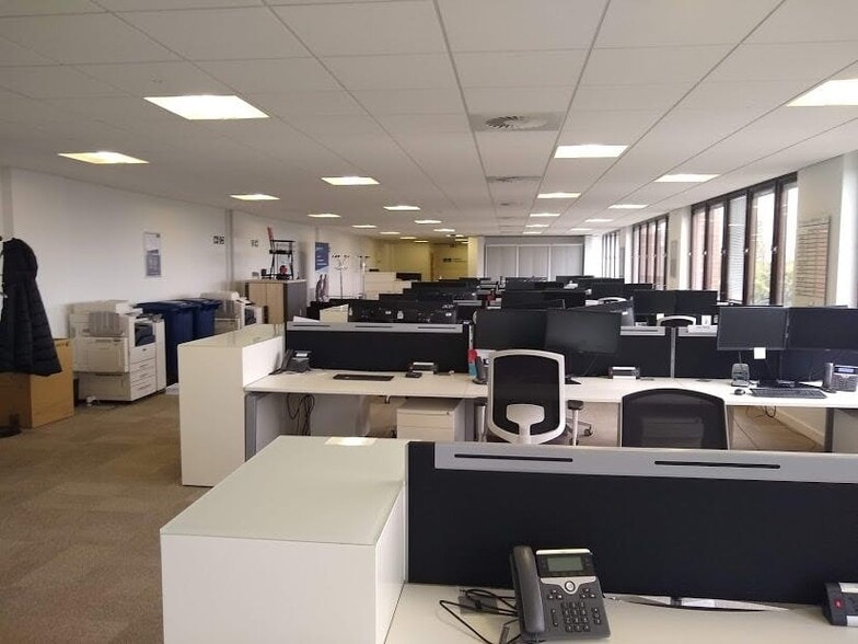 South St, Staines for lease - Interior Photo - Image 2 of 16