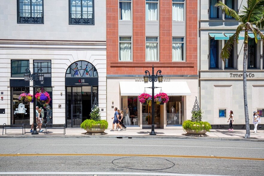 202-270 N Rodeo Dr, Beverly Hills, CA for lease - Building Photo - Image 2 of 11