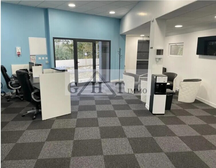 Retail in Épinay-sur-Seine for lease - Interior Photo - Image 2 of 3