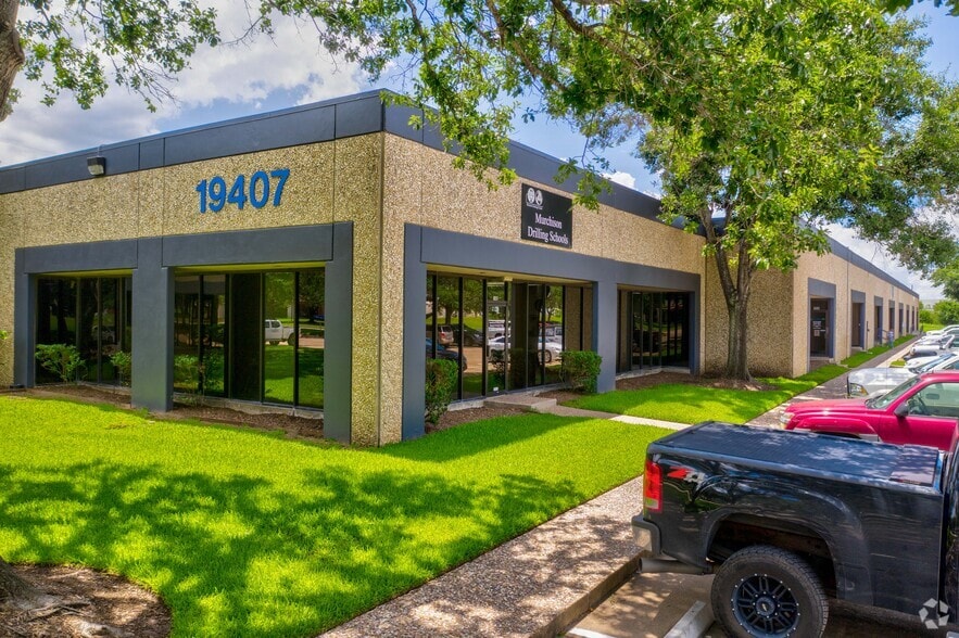 19407 Park Row, Houston, TX for lease - Building Photo - Image 1 of 12