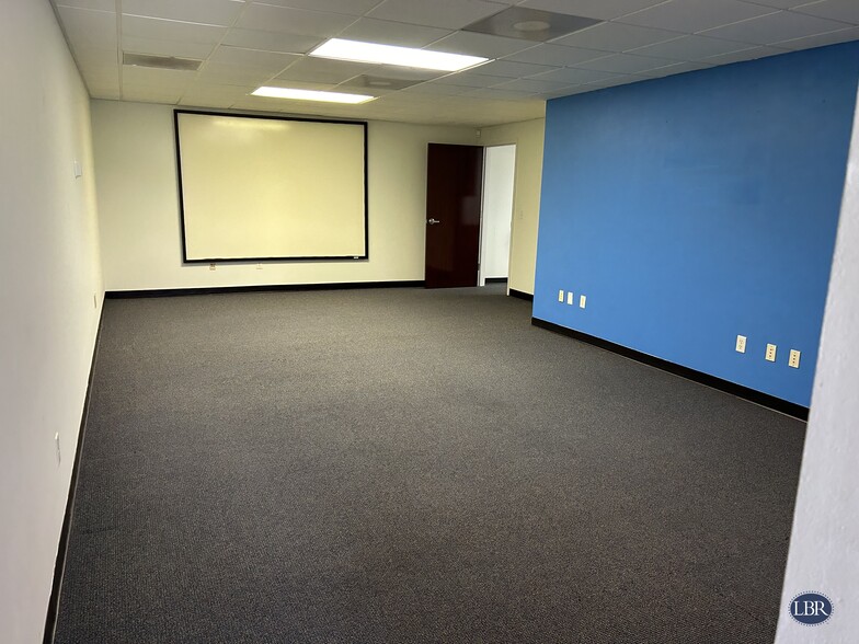 1990 W New Haven Ave, Melbourne, FL for lease - Building Photo - Image 3 of 6