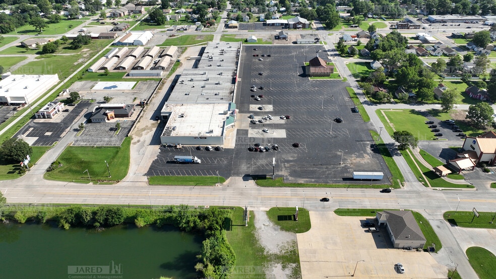 100 Hall St, Coffeyville, KS for lease - Building Photo - Image 3 of 29