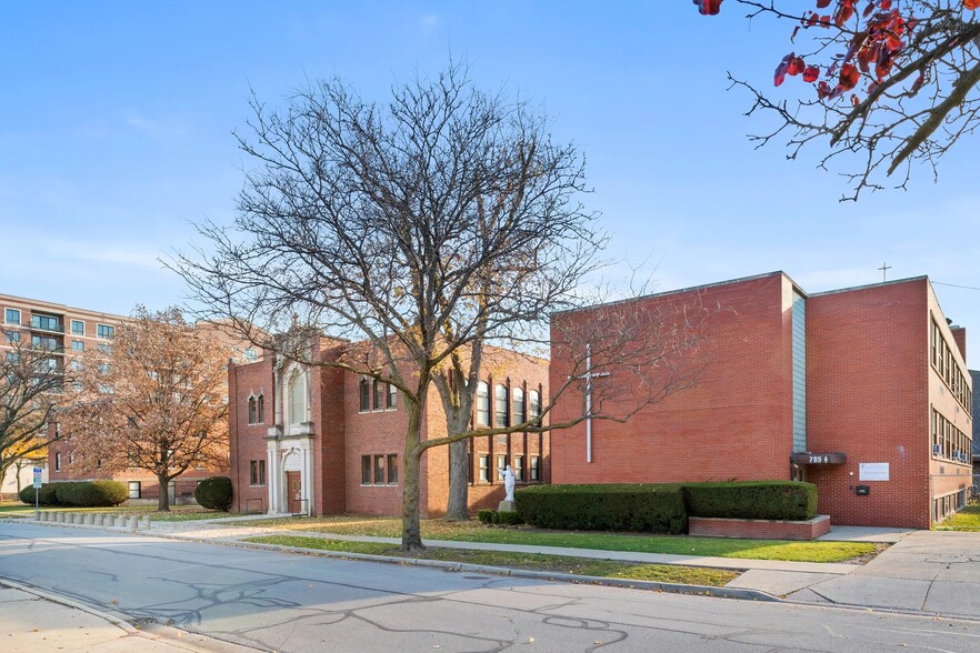 795 Center St, Des Plaines, IL for sale - Primary Photo - Image 1 of 4