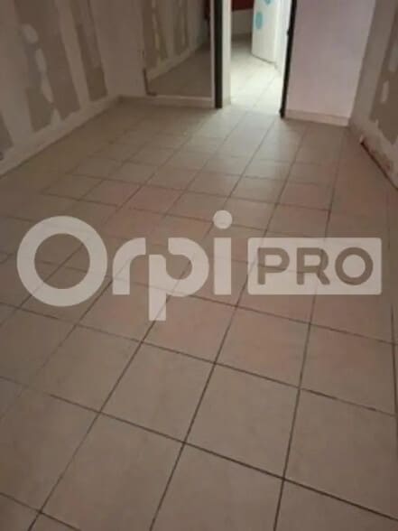 Retail in Noyon for lease - Building Photo - Image 3 of 5