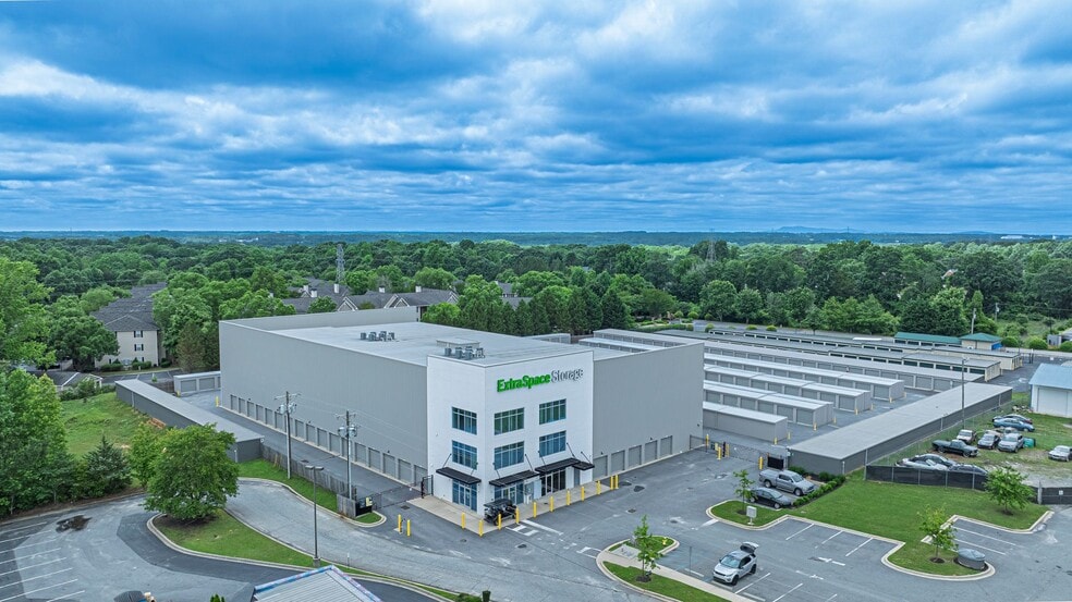 662 Fairview Rd, Simpsonville, SC for sale - Primary Photo - Image 1 of 1