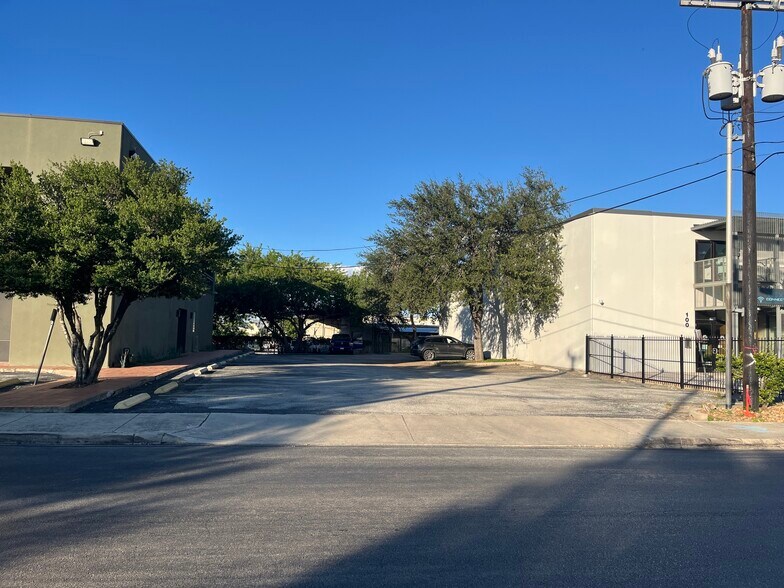 1739 Citadell Plz, San Antonio, TX for sale - Building Photo - Image 2 of 21