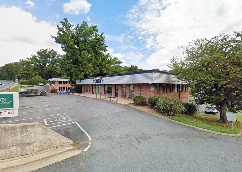 612 Rio Rd W, Charlottesville, VA for lease - Building Photo - Image 1 of 8