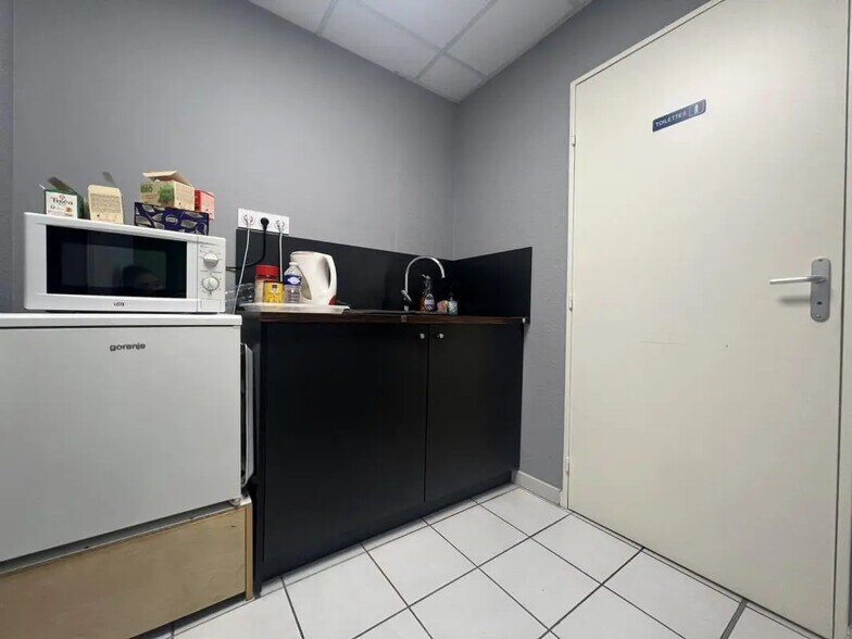 Office in Nîmes for lease - Interior Photo - Image 1 of 10
