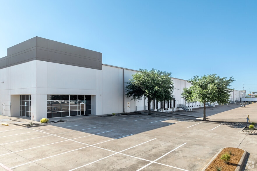 4401 Samuell Blvd, Mesquite, TX for lease - Building Photo - Image 3 of 22