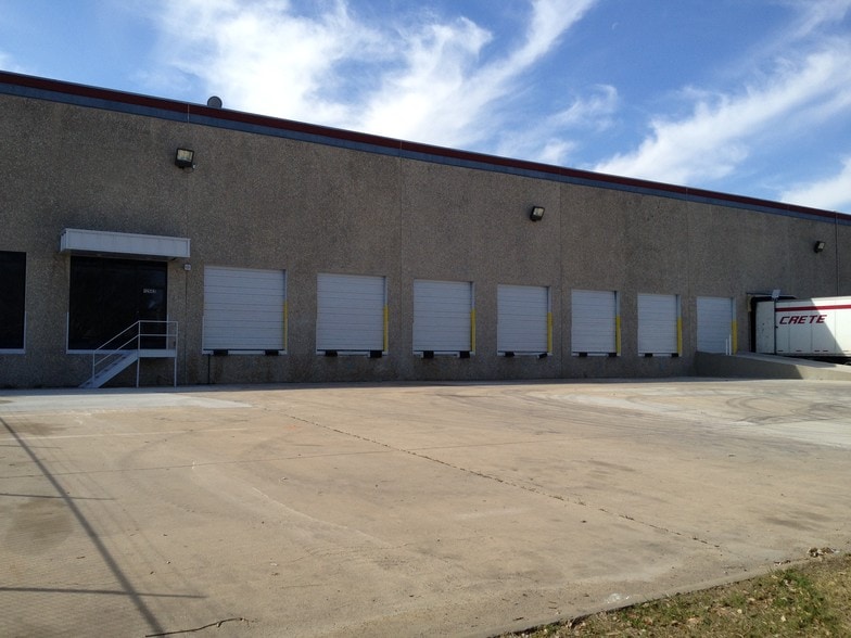 12626-12684 International Pky, Dallas, TX for lease - Primary Photo - Image 2 of 10