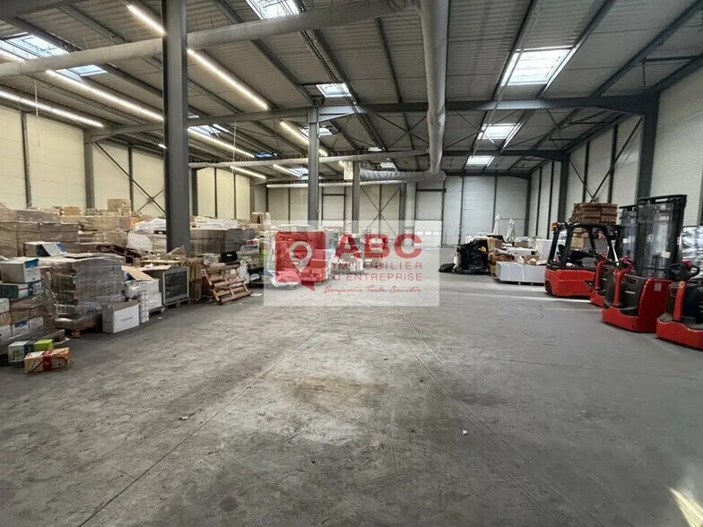 Flex in Frontignan for lease - Interior Photo - Image 1 of 4