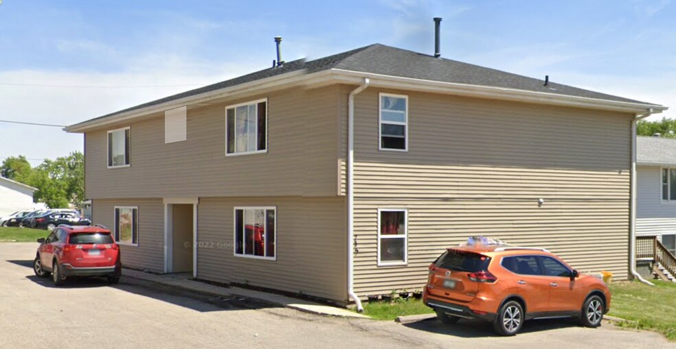 755 Robins Rd, Hiawatha, IA for sale - Primary Photo - Image 1 of 1