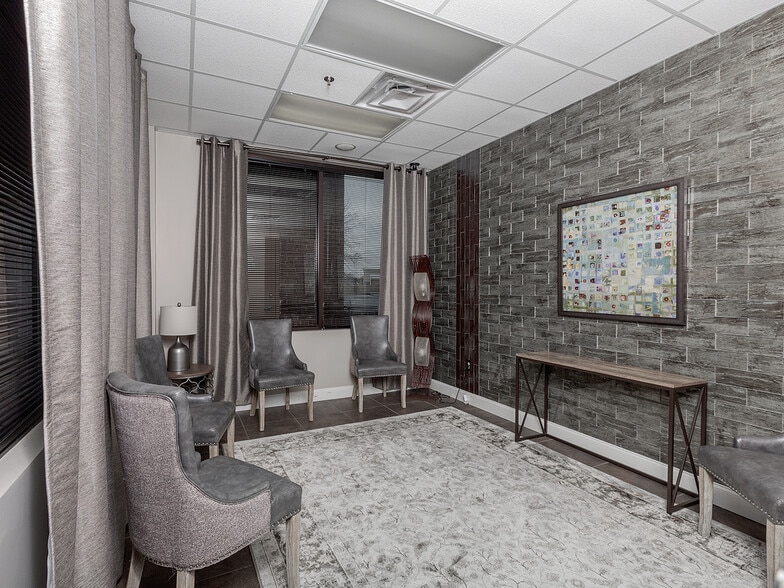 8052 Mall, Lithonia, GA for lease - Building Photo - Image 3 of 16