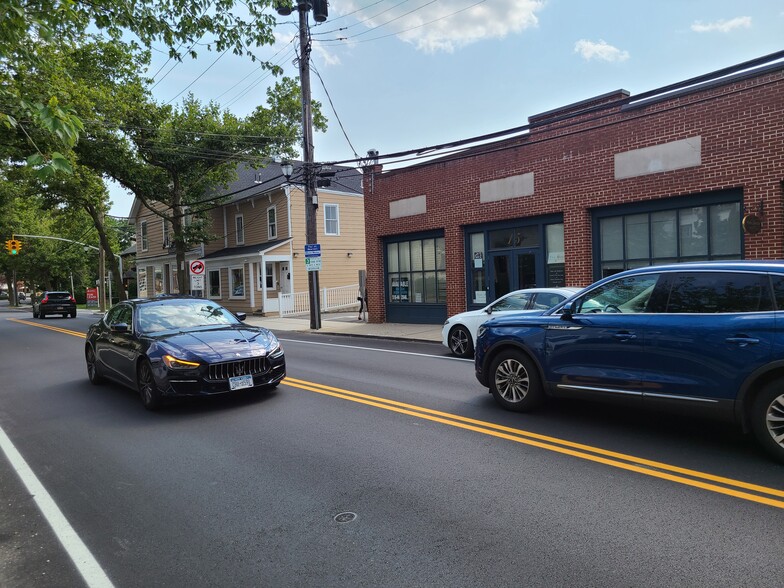 15 Bryant Ave, Roslyn, NY for lease - Building Photo - Image 1 of 17