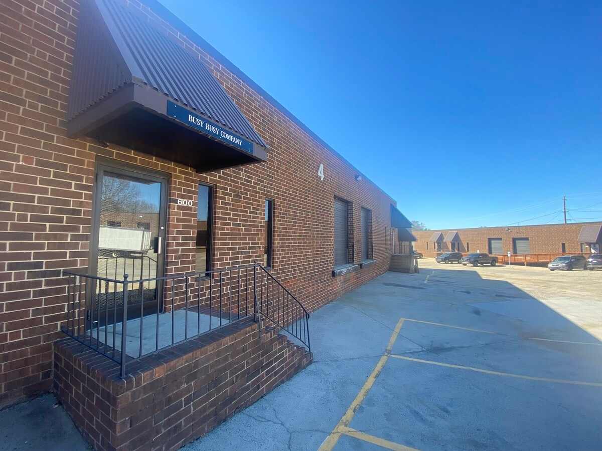 600 Griffith Rd, Charlotte, NC 28217