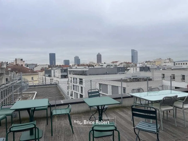 Office in Villeurbanne for lease - Building Photo - Image 2 of 3