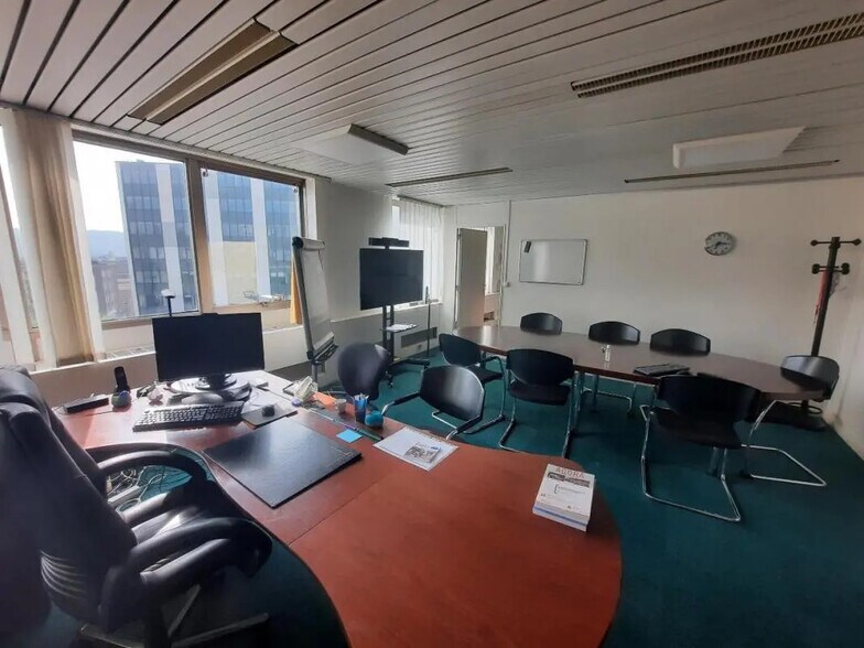 Office in Rouen for lease - Building Photo - Image 3 of 15