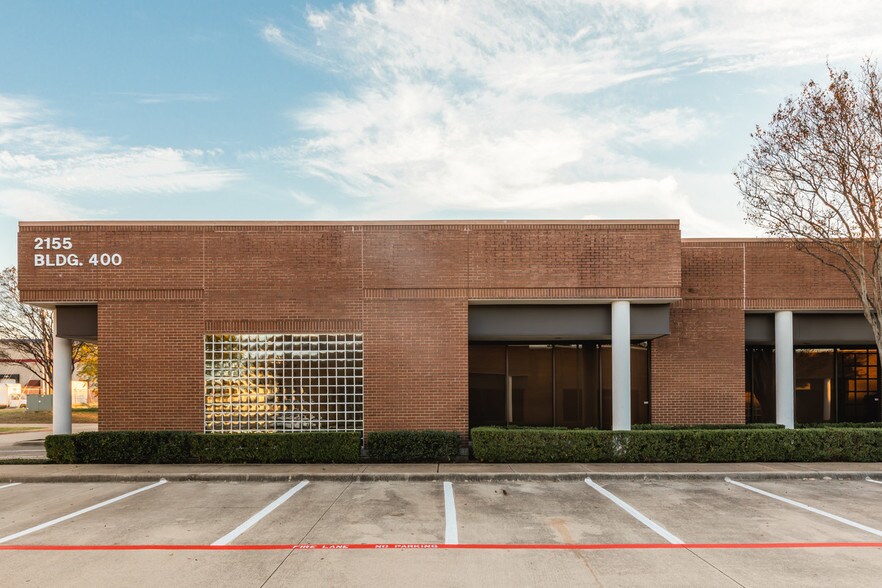 2155 Chenault Dr, Carrollton, TX for lease - Primary Photo - Image 1 of 12