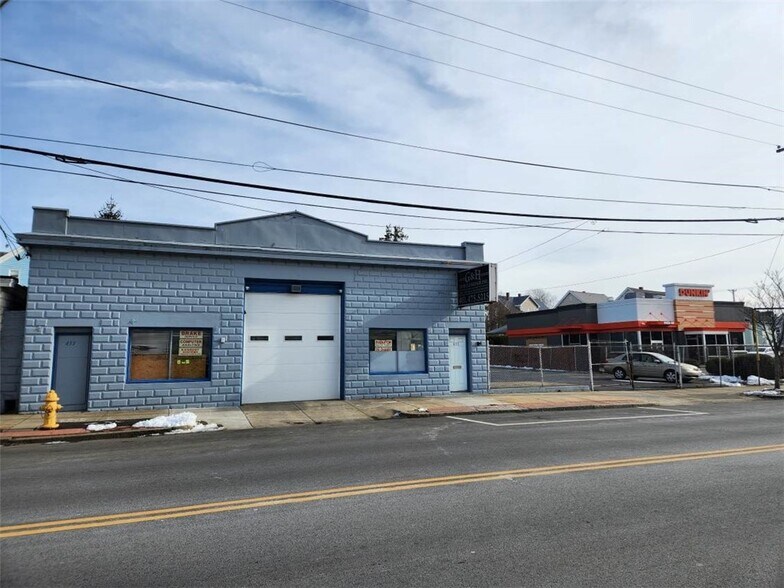 433 Broadway, Pawtucket, RI for sale - Building Photo - Image 2 of 25