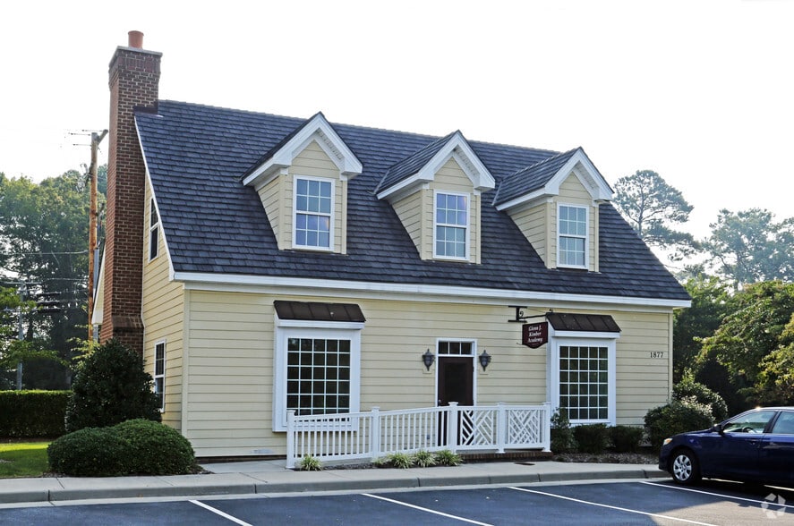 1877 Governors Pointe Dr, Suffolk, VA for lease - Primary Photo - Image 1 of 5