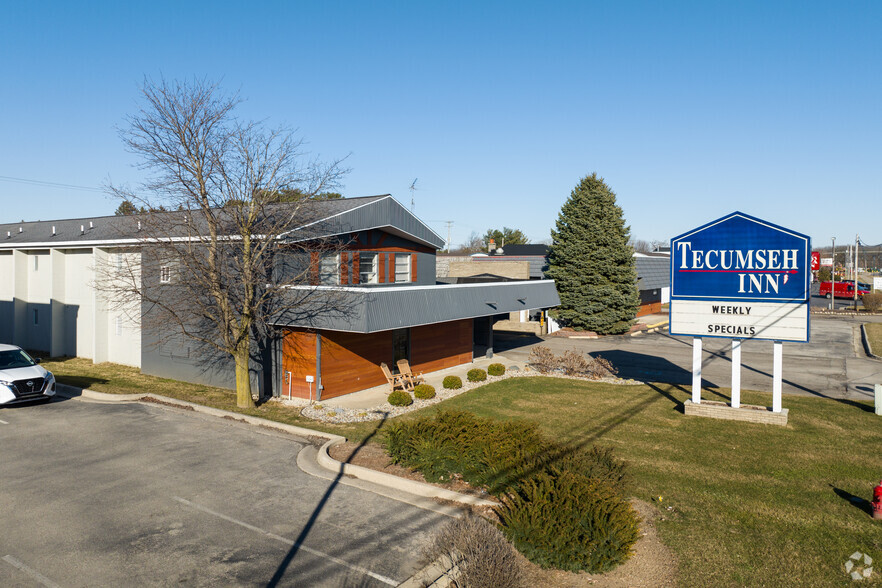 1445 W Chicago Blvd, Tecumseh, MI for sale - Primary Photo - Image 1 of 7