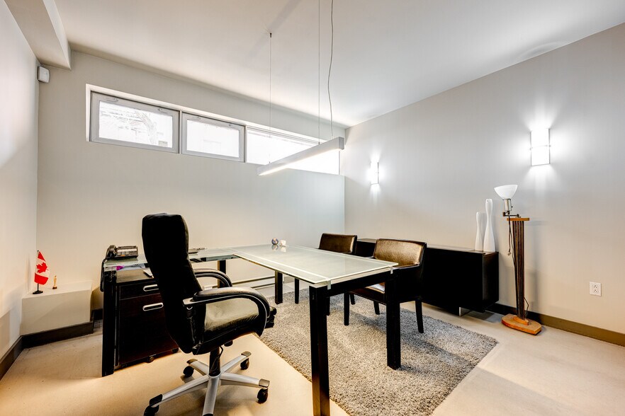 2006 Rue Atateken, Montréal, QC for sale - Building Photo - Image 2 of 4