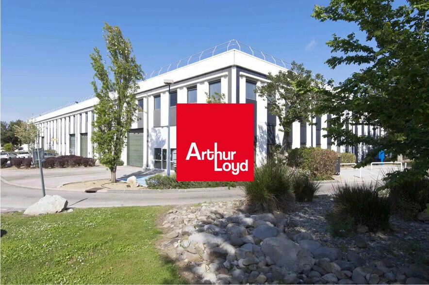 Flex in Marseille for lease - Building Photo - Image 1 of 16