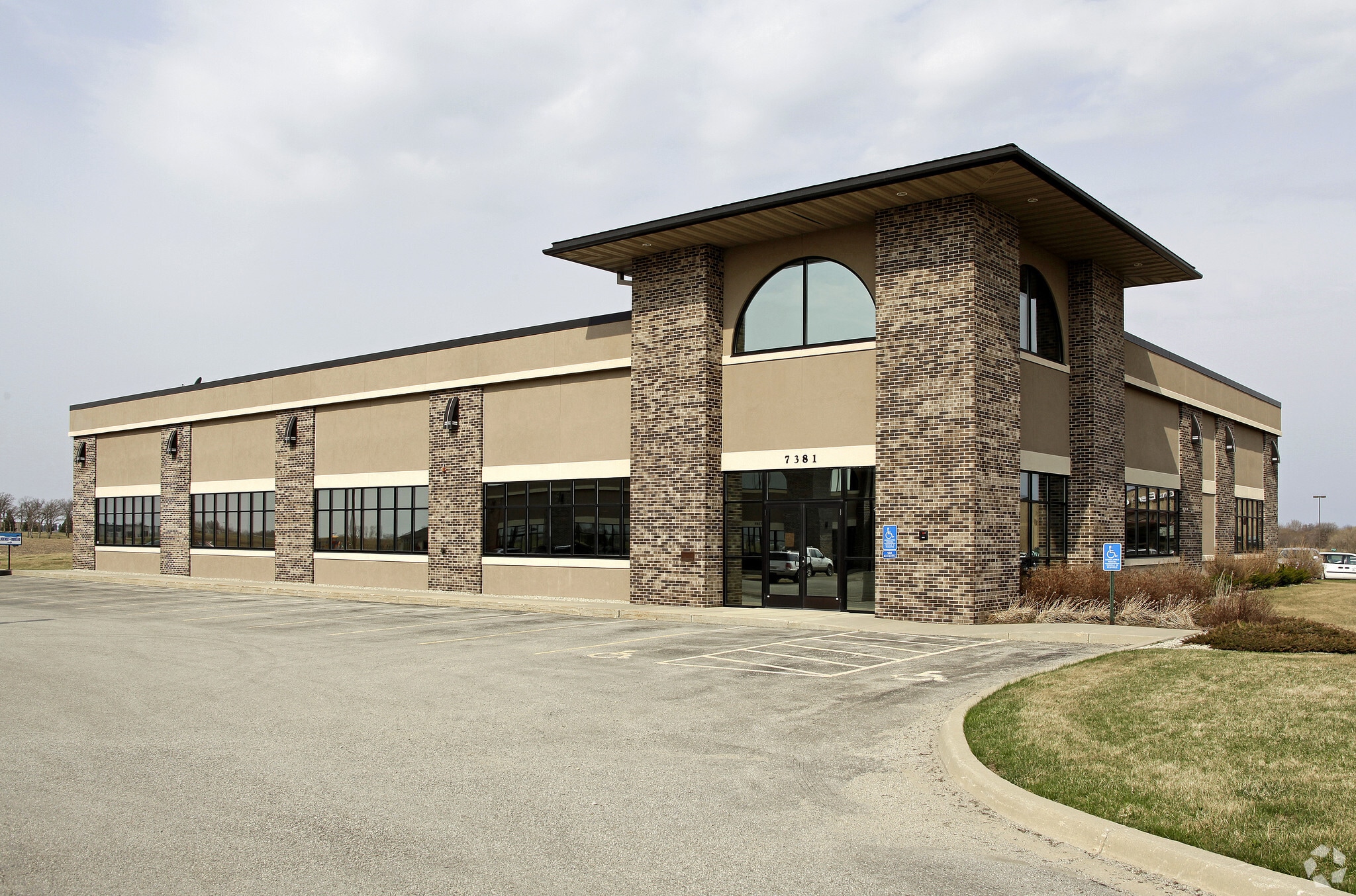 7381 Airport View Dr, Rochester, MN for sale Primary Photo- Image 1 of 1