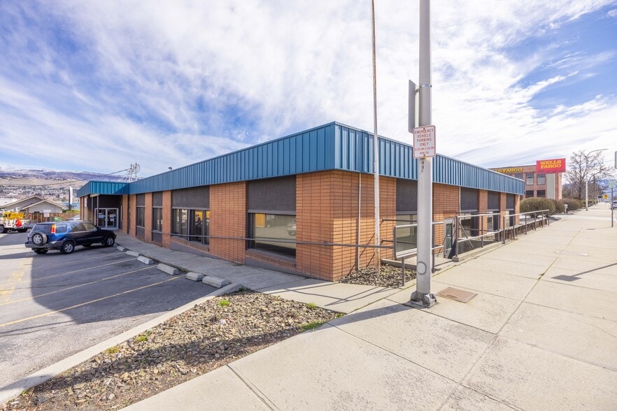 325 Chelan Ave, Wenatchee, WA for lease - Building Photo - Image 2 of 24