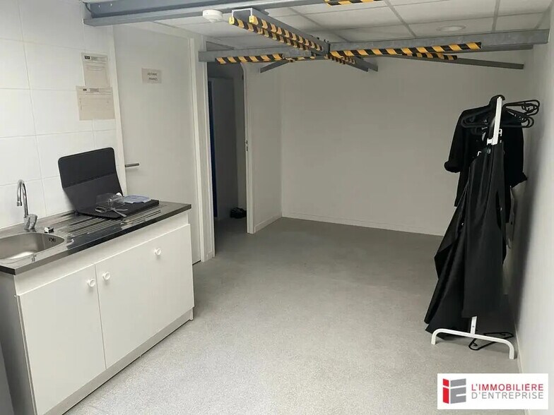 Flex in Rennes for lease - Building Photo - Image 2 of 7