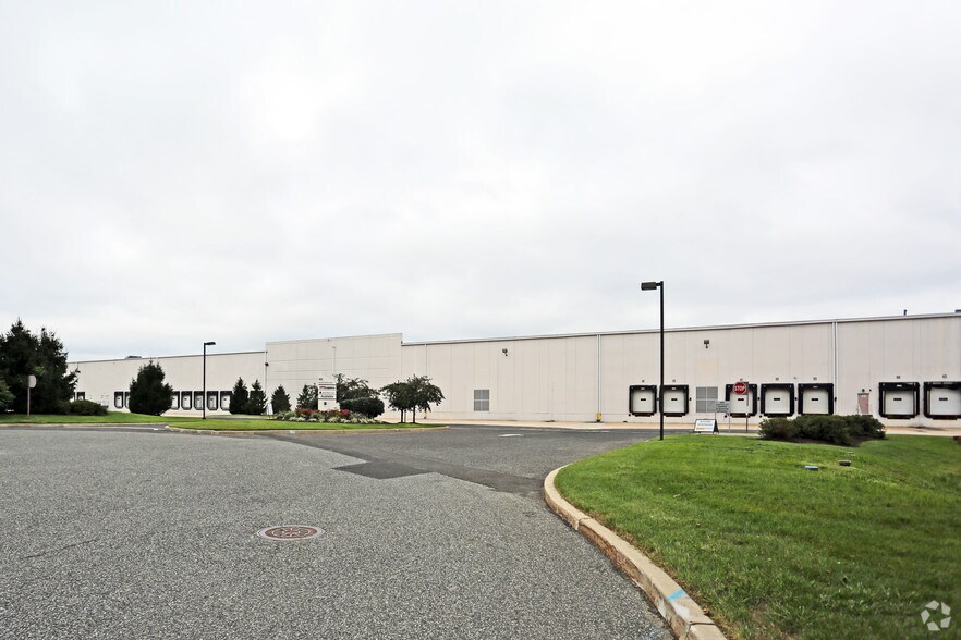 800 Arlington Blvd, Swedesboro, NJ for lease - Building Photo - Image 2 of 2