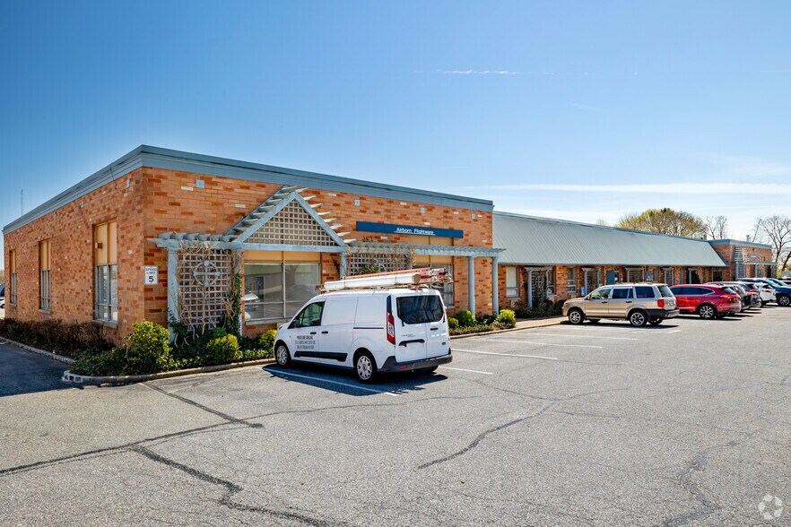 85 Hoffman Ln, Islandia, NY for sale - Primary Photo - Image 1 of 1