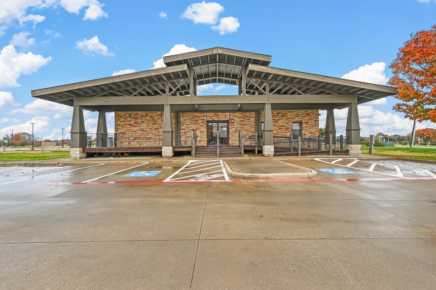 8601 Liberty Grove Rd, Rowlett, TX for lease - Building Photo - Image 3 of 18