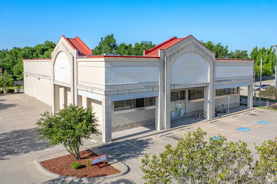700 W Main St, Norman, OK for sale - Building Photo - Image 1 of 20