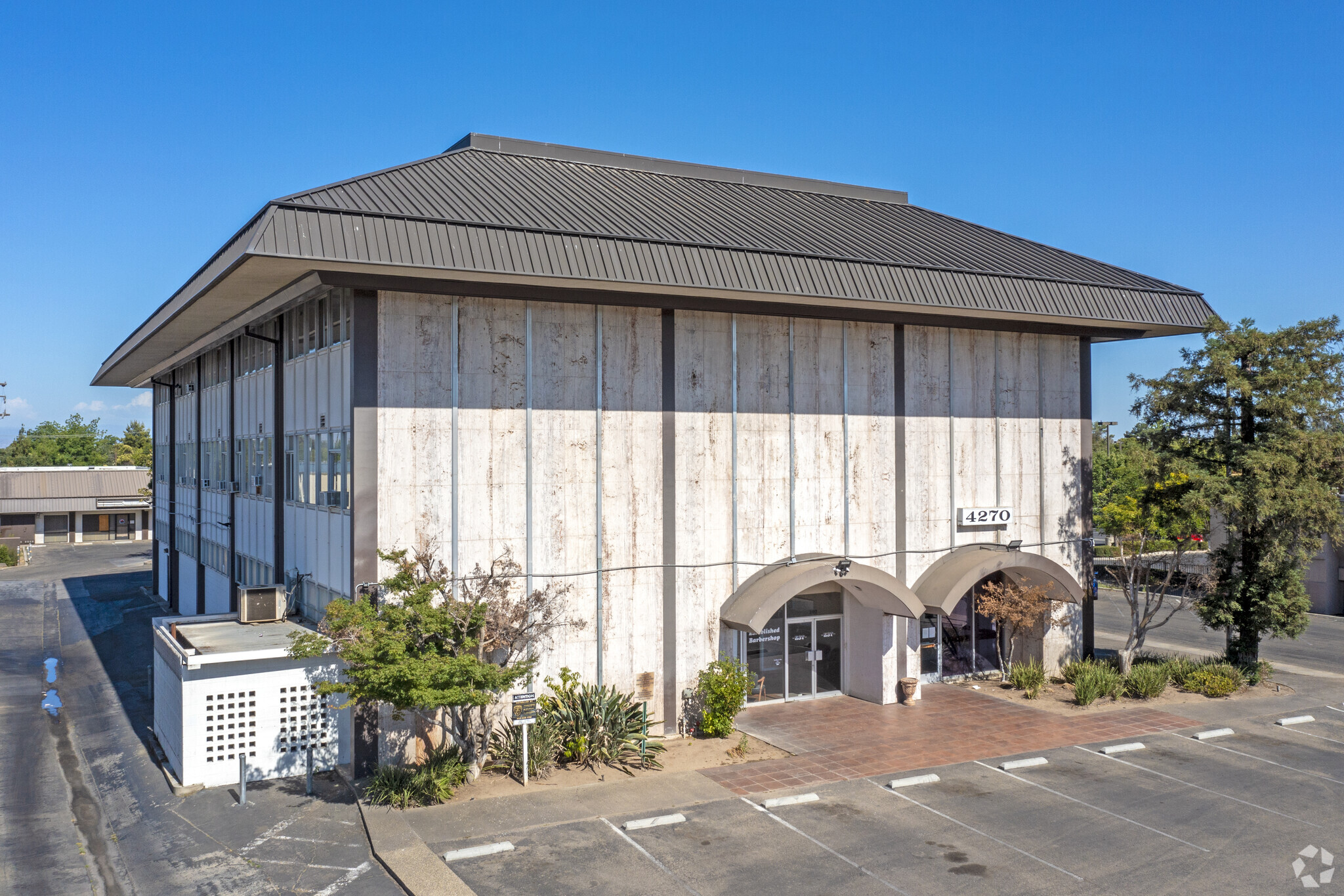 4270 N Blackstone Ave, Fresno, CA for sale Primary Photo- Image 1 of 29