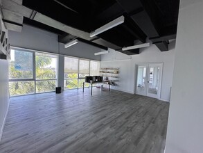 301 Arthur Godfrey Rd, Miami Beach, FL for lease Interior Photo- Image 1 of 3